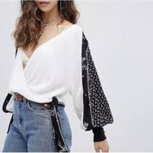 Free People Black and White Floral Blouse women’s xs